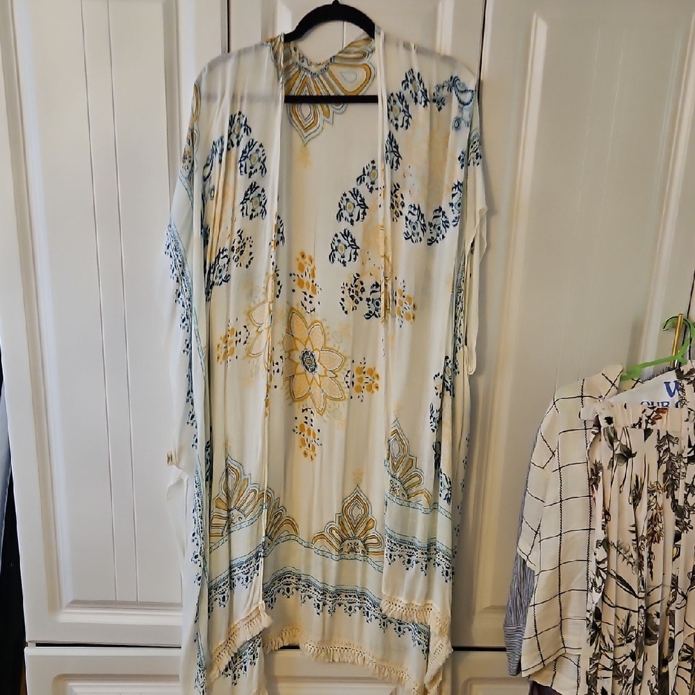 Floral Patterned Kimono - Cream and Blue